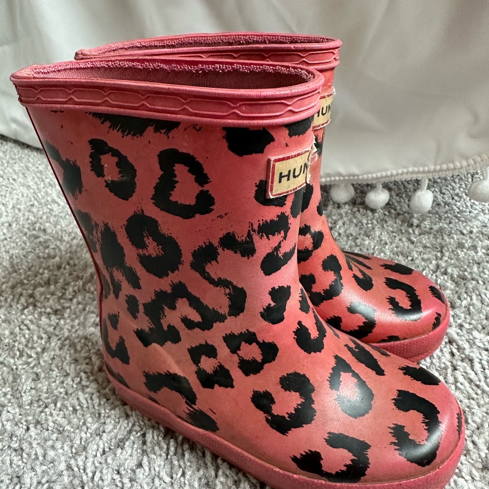 Hunter Kids Pink Animal Print Rain Boots - Picture 2 of 3